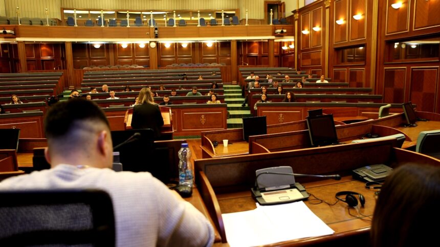 Simulimi i seancës plenare të Kuvendit: Studentët e Klinikës Ligjore të IKD-së miratojnë rezolutë për luftimin e korrupsionit në Kosovë