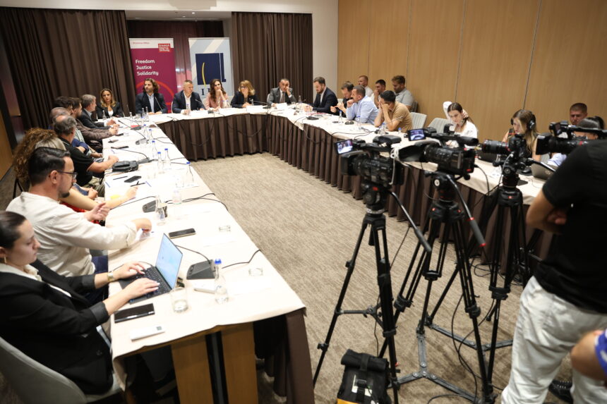 IKD dhe FES organizuan takim diskutues me partitë politike për zhbllokimin e krizës institucionale në Kuvendin e Kosovës