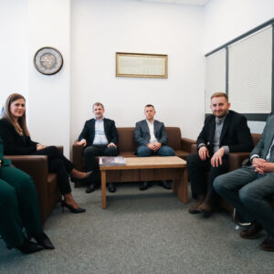 Drejtuesit e IKD-së avokojnë për zbatimin e rekomandimeve në Gjykatën Themelore në Gjakovë