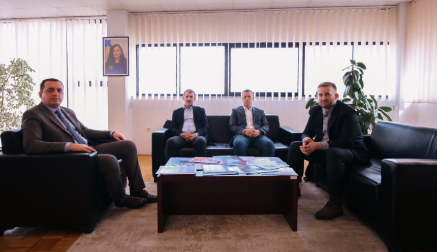 Drejtuesit e IKD-së avokojnë për zbatimin e rekomandimeve në Prokurorinë Themelore në Gjakovë Drejtuesit e IKD-së avokojnë për zbatimin e rekomandimeve në Prokurorinë Themelore në Gjakovë