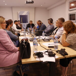 Qytetarë nga jugu dhe veriu i Mitrovicës diskutuan për lirinë e shprehjes Qytetarë nga jugu dhe veriu i Mitrovicës diskutuan për lirinë e shprehjes