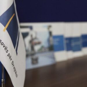 Ndërprerja e seancës konstituive cenon Kushtetutën dhe nuk mund të arsyetohet me mungesën e marrëveshjes politike Ndërprerja e seancës konstituive cenon Kushtetutën dhe nuk mund të arsyetohet me mungesën e marrëveshjes politike