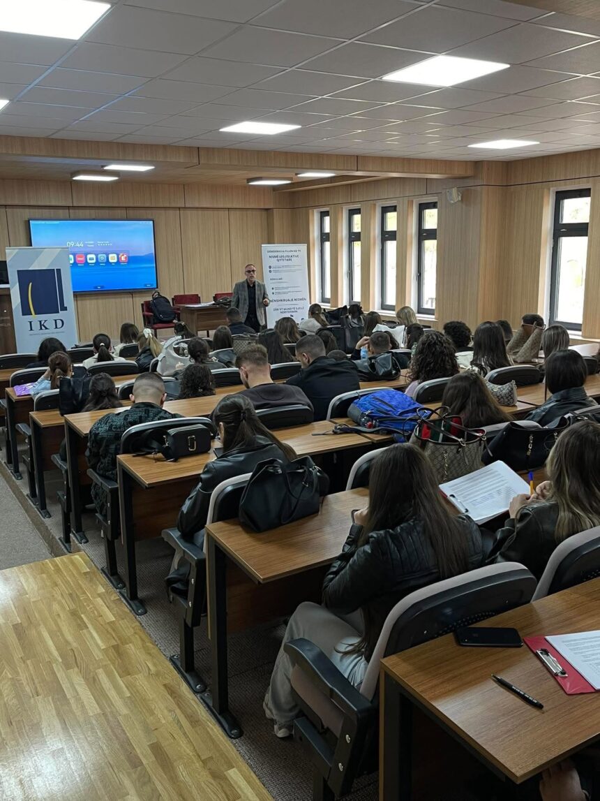 IKD diskuton me studentët në Pejë për Nismën Legjislative Qytetare